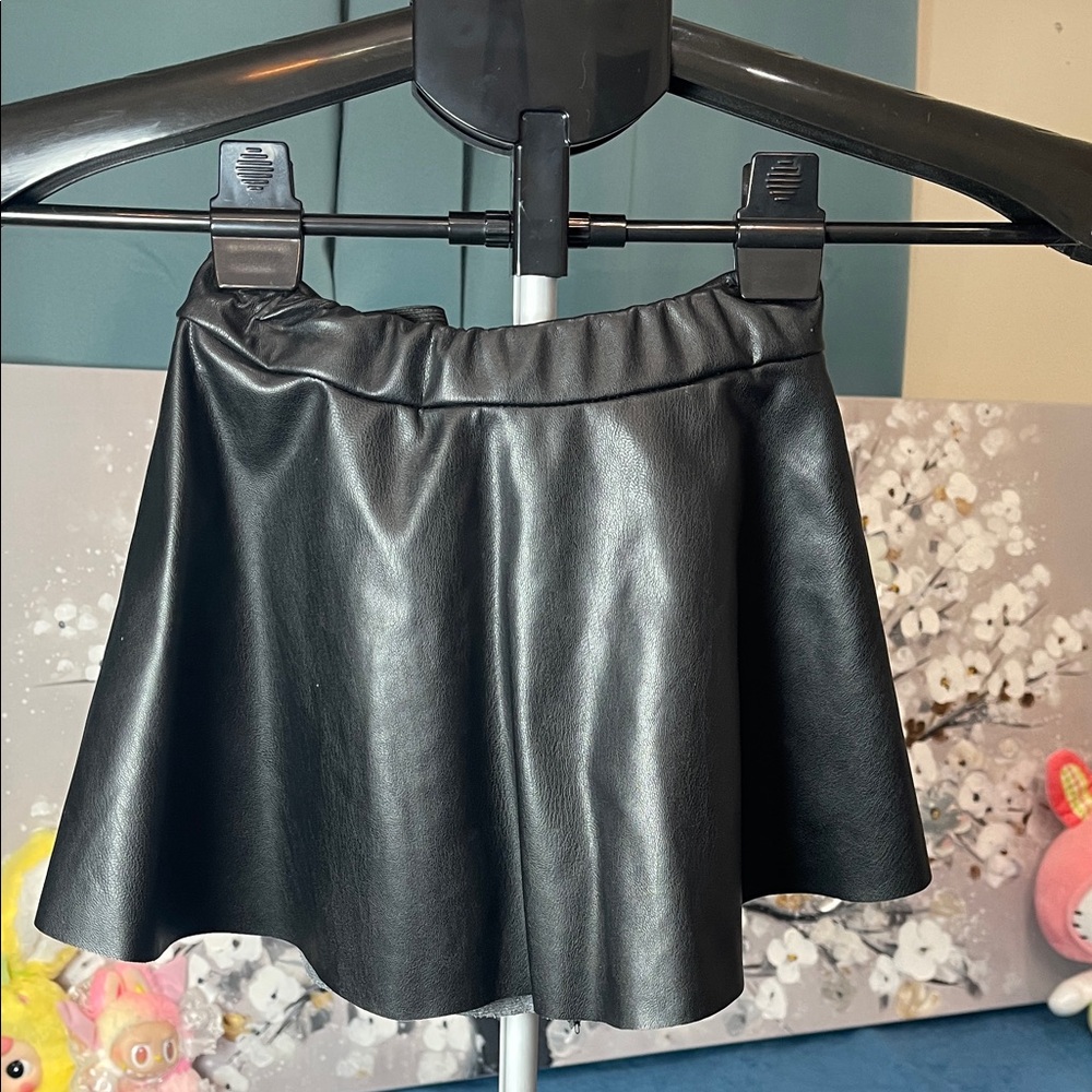 H&M Girls faux leather Black Mini Skirt 3T